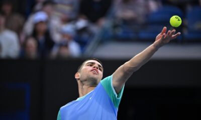 Foto de archivo de Carlos Alcaraz, número 3 del mundo, durante el partido de exhibición del pasado miércoles ante el australiano Alex de Miñaur, en la pista Rod Laver en Melbourne Park. EFE/ JAMES ROSS AUSTRALIA AND NEW ZEALAND OUT