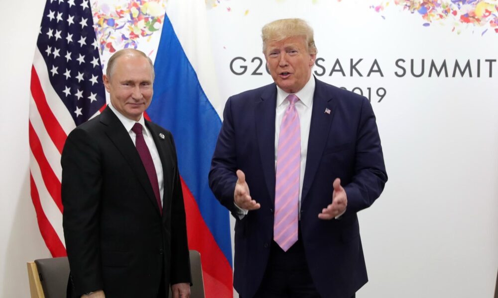 Vladimir Putin y Donald Trump durante una reunión en Osaka, Japón, en 2019. EFE/ Michael Klimentyev/sputnik/kremlin Pool CRÉDITO OBLIGATORIO[CRÉDITO OBLIGATORIO]