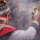 Un sacerdote aimara o 'amauta' sostiene una imagen del niño Jesús durante la misa de Reyes este lunes, en La Paz (Bolivia). EFE/ Luis Gandarillas