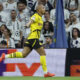 El delantero neerlandés del Borussia Donyell Malen celebra tras marcar el 0-1 en el estadio Santiago Bernabéu, en Madrid en foto de archivo de Juanjo Martín. EFE