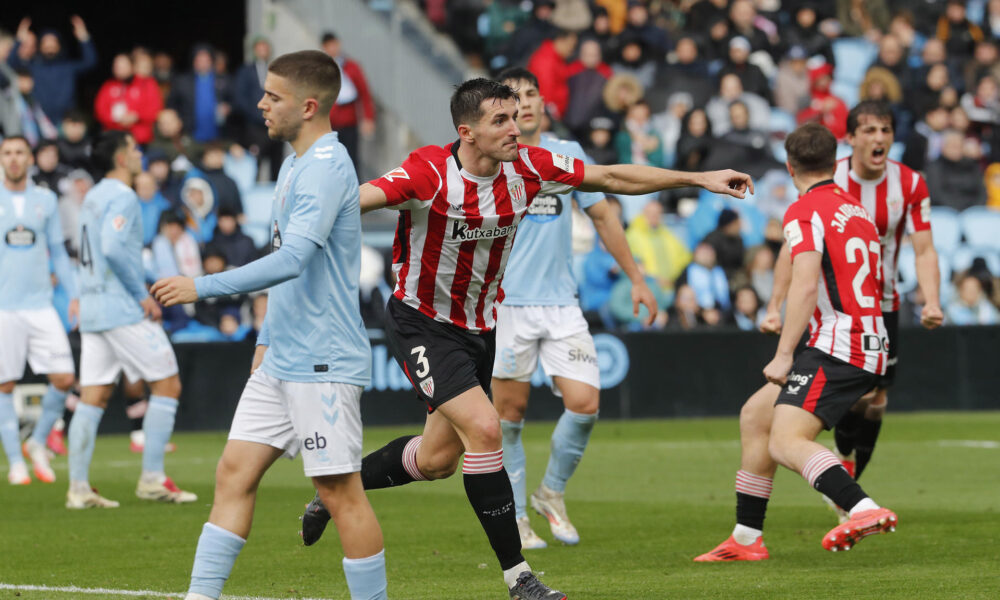 El defensa del Athletic Club de Bilbao Dani Vivian celebra un gol durante su partido de LaLiga EA Sports disputado este domingo en el estadio Balaidos de Vigo. EFE/ Salvador Sas