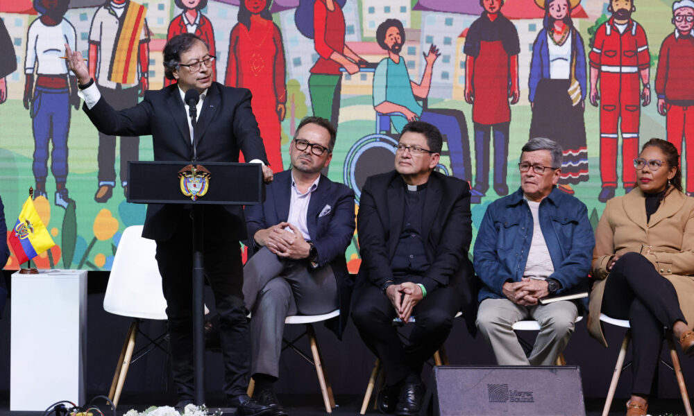 Fotografía de archivo del presidente de Colombia, Gustavo Petro, durante la instalación del Comité Nacional de la Participación - instancia transitoria de la Mesa de Diálogos de Paz, en Bogotá (Colombia). EFE/ Mauricio Dueñas Castañeda