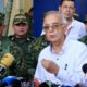 El ministro de Defensa de Colombia, Iván Velásquez (d), habla durante una rueda de prensa este domingo en Cúcuta (Colombia). EFE/ Mario Caicedo