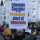 Venezolanos opositores participan de una manifestación en apoyo a la líder antichavista María Corina Machado y al líder opositor Edmundo González este jueves, frente a la estatua del libertador Simón Bolívar en el Central Park, en Nueva York (EE.UU.). EFE/ Ángel Colmenares