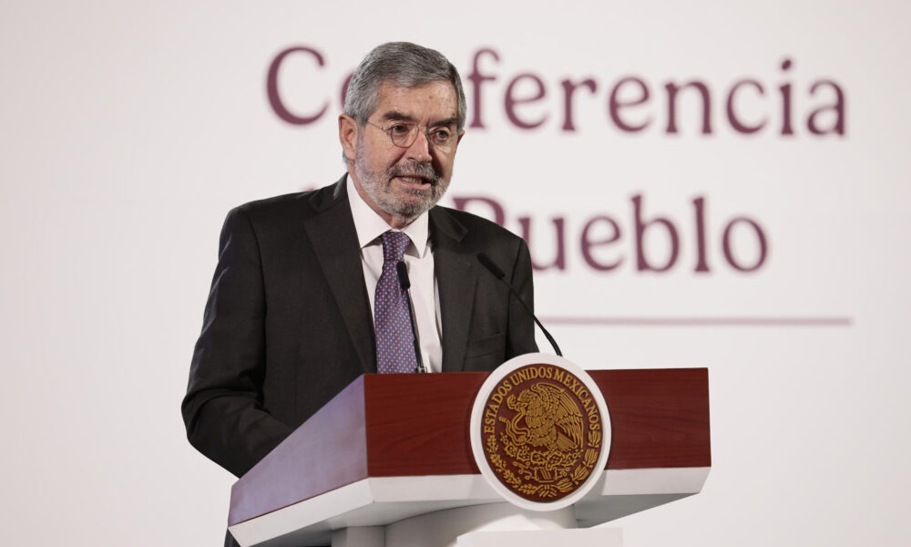 Imagen de archivo del canciller mexicano Juan Ramón de la Fuente, durante la conferencia de prensa matutina de la presidenta de México Claudia Sheinbaum en Palacio Nacional de la Ciudad de México (México). EFE/ José Méndez