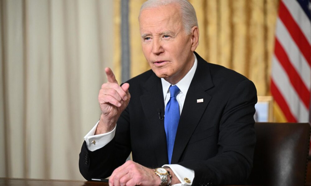 El presidente de EE.UU., Joe Biden, pronuncia su discurso de despedida en la Oficina Oval de la Casa Blanca este miércoles, en Washington (Estados Unidos). EFE/EPA/MANDEL NGAN / POOL