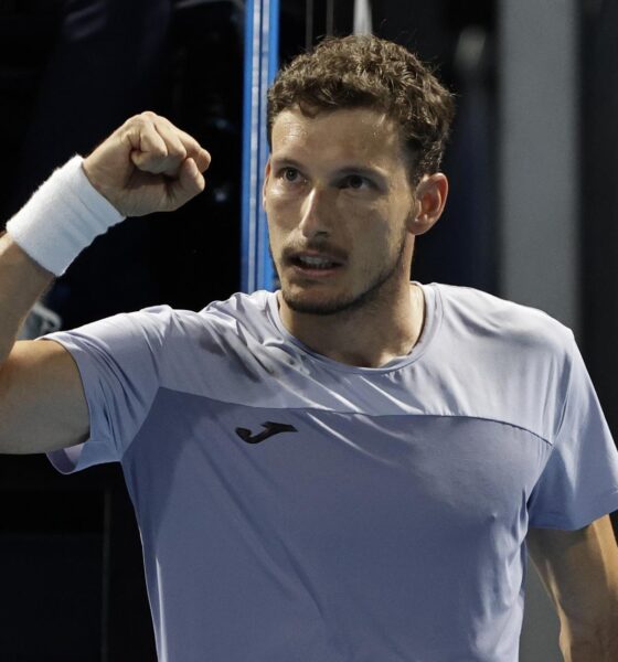 El tenista Pablo Carreño Busta celebra tras haber ganado su partido de primera ronda masculina contra el polaco Kamil Majchrzak en el Abierto de Australia en Melbourne. EFE/EPA/ROLEX DELA PENA