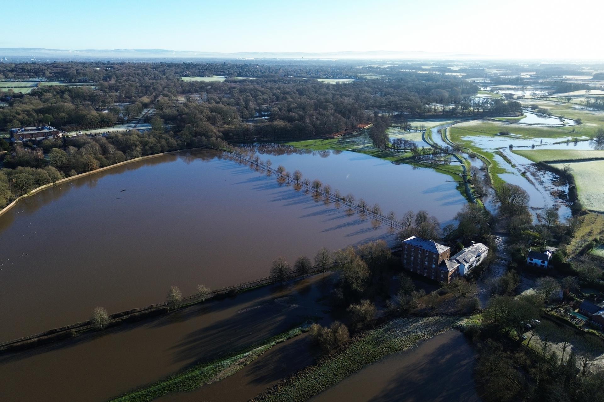 An aerial photograph taken with a drone of flooding to fields surrounding the collapsed Bridgewater Canal in Little Bollington, Britain, 02 January 2025. The canal collapsed during heavy rainfall in northern Britain on New year'Äôs Day. (Reino Unido) EFE/EPA/ADAM VAUGHAN