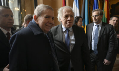 El secretario de la OEA, Luis Almagro (c), recibió al líder opositor venezolano Edmundo Gonzalez Urrutia en el edificio principal de la organización en Washington DC (EE.UU.). EFE/ Lenin Nolly