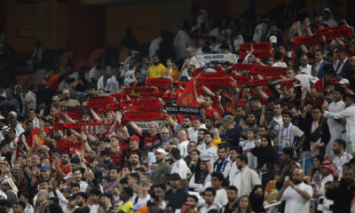 Aficionados del Mallorca en el estadio King Abdullah de Yeda, durante la semifinal de la Supercopa de España que su equipo disputó contra el Real Madrid. EFE/ Alberto Estevez