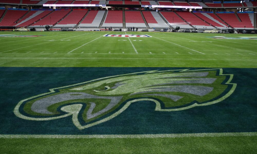 Fotografía de archivo en la que se registró una vista parcial del interior del estadio State Farm de Glendale (Arizona, EE.UU.), donde se disputará el partido de comodines entre Los Angeles Rams y los Minnesota Vikings, que no podra disputarse en el SoFi Stadium de Inglewood (California) por efecto de los fuerte incendios forestales que afectan este estado. EFE/Caroline Brehman