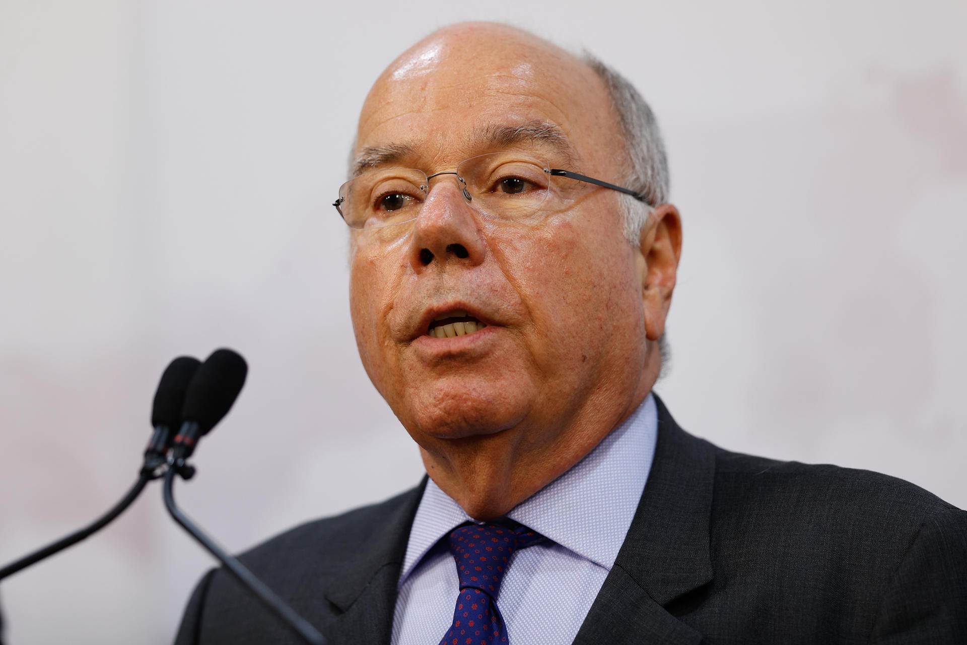 Fotografía de archivo del canciller de Brasil, Mauro Vieira, durante una conferencia de prensa, en la Residencia Presidencial, en Asunción (Paraguay). EFE/ Juan Pablo Pino