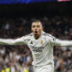 El delantero francés del Real Madrid Kylian Mbappé celebra tras anotar su segundo gol, el tercero del equipo, este domingo, durante un partido de la jornada 20 de LaLiga EA Sports, entre el Real Madrid y el UD Las Palmas, en el Estadio Santiago Bernabéu de Madrid. EFE/ Sergio Perez