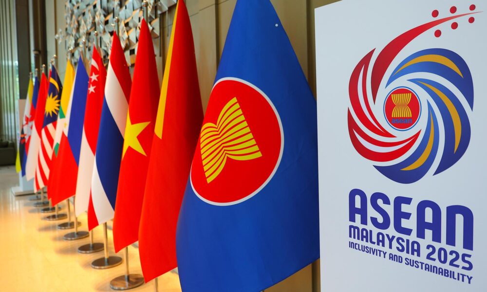 Langkawi Island (Malaysia), 17/01/2025.- Vista del logo de la Asociación de Naciones del Sudeste Asiático, cuyos miembros celebran una cumbre de cancilleres en Malasia. (ASEAN) EFE/EPA/FAZRY ISMAIL