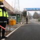 Agentes de policía hacen guardia frente al Centro de Detención de Seúl en Uiwang, a 25 kilómetros al sur de Seúl, (Corea del Sur), donde se encuentra encarcelado el presidente surcoreano arrestado, Yoon Suk Yeol. EFE/YONHAP