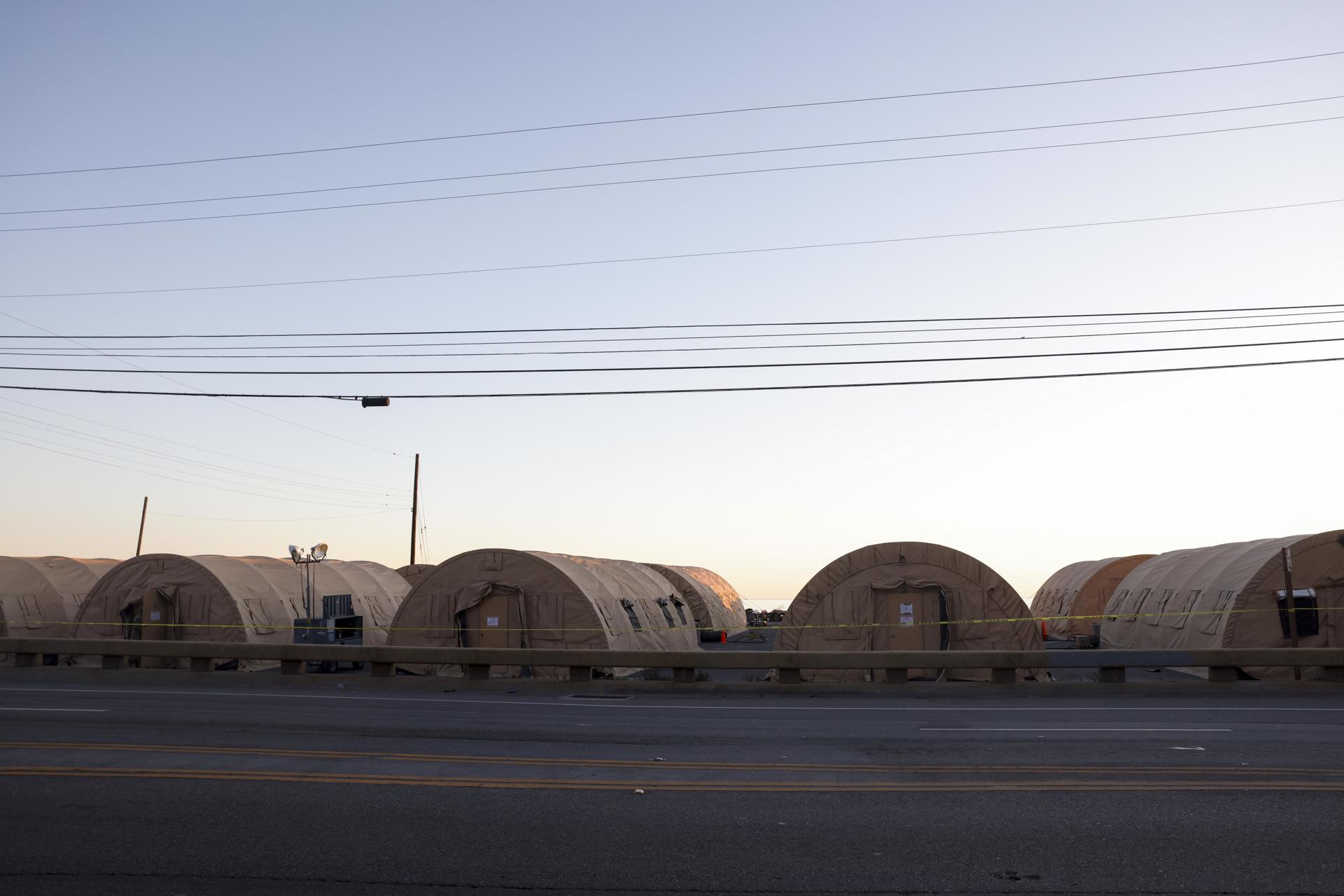 Imagen de cuarteles de la Guardia Nacional instalados en el barrio de Pacific Palisades en Los Ángeles, California, EE.UU. EFE/EPA/CAROLINE BREHMAN