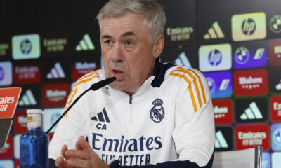 El entrenador del Real Madrid Carlo Ancelotti durante la rueda de prensa posterior al entrenamiento que el conjunto ha llevado a cabo este jueves en la Ciudad Deportiva de Valdebebas, en Madrid, previo a su partido de Liga de mañana, ante el Valencia. EFE/ J.P.Gandul