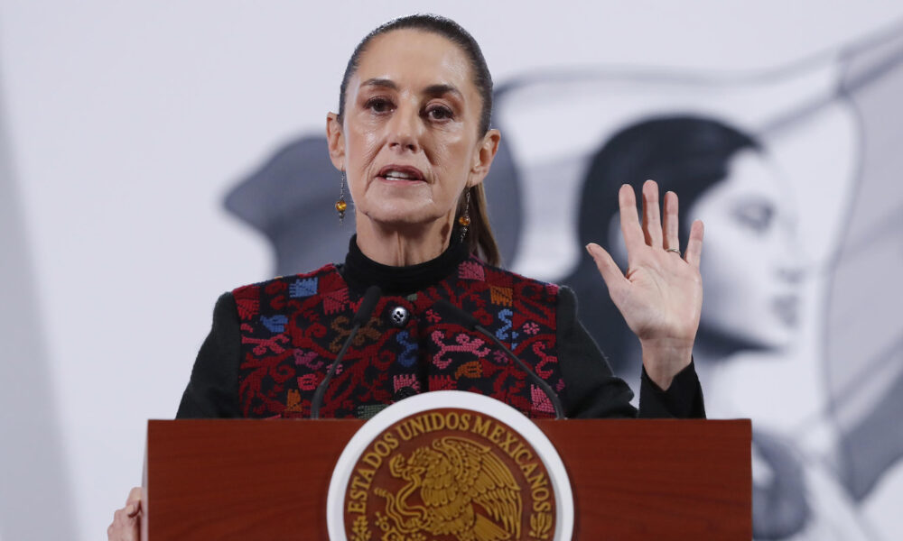 La presidenta de México, Claudia Sheinbaum, habla durante una rueda de prensa este miércoles, en el Palacio Nacional de la Ciudad de México (México). EFE/ Mario Guzmán