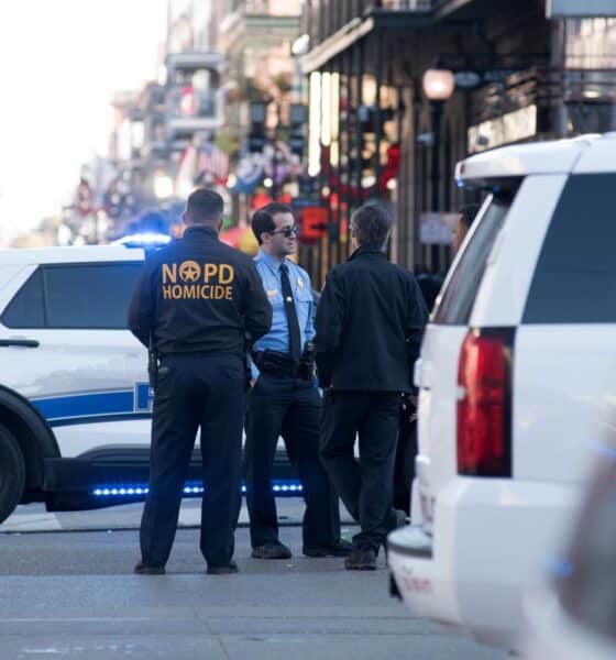 Dispositivo policial en el Barrio Francés de Nueva Orleans después de que un vehículo arrollara a una multitud, un atropello masivo que dejó al menos 10 muertos y 35 heridos.EFE/EPA/Shawn Fink