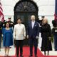 Foto de Archivo. Washington (United States), 01/05/2023.- US President Joe Biden (2-R) and First Lady Jill Biden (R) welcome President of the Philippines Ferdinand Marcos Jr. (2-L) and his wife Louise Araneta-Marcos (L) at the South Lawn of the White House, in Washington, DC, USA, 01 May 2023. The visit of Marcos Jr. to the White House occurs after the US and Philippines conducted war drills amidst tensions with China regarding Taiwan. (Filipinas, Estados Unidos) EFE/EPA/MICHAEL REYNOLDS / POOL