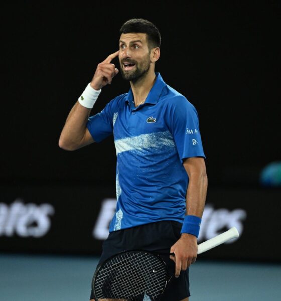 Melbourne (Australia), 19/01/2025.- Novak Djokovic of Serbia reacts during the Men's Singles round four match against Jiri Lehecka of the Czech Republic at the Australian Open tennis tournament in Melbourne, Australia, 19 January 2025. (Tenis, República Checa) EFE/EPA/JAMES ROSS AUSTRALIA AND NEW ZEALAND OUT