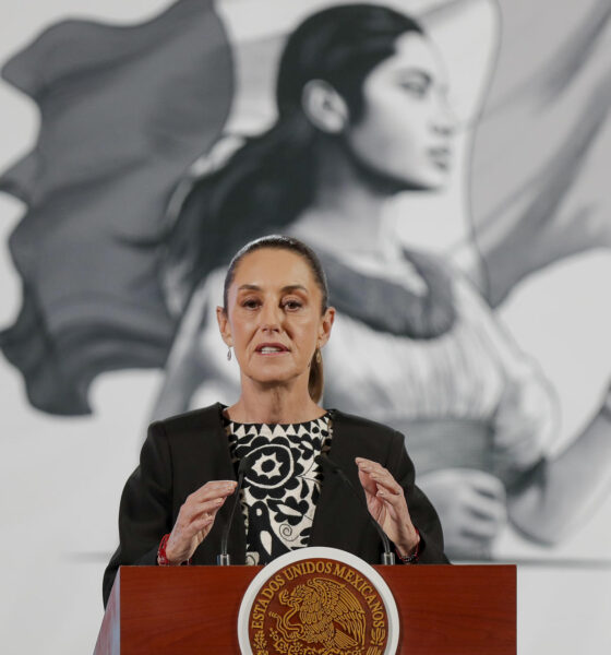 La presidenta de México, Claudia Sheinbaum, habla durante una rueda de prensa este martes, en el Palacio Nacional en Ciudad de México (México). EFE/ Isaac Esquivel