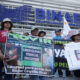 Un grupo de personas participa en una marcha este domingo, en San Salvador (El Salvador). EFE/ Rodrigo Sura