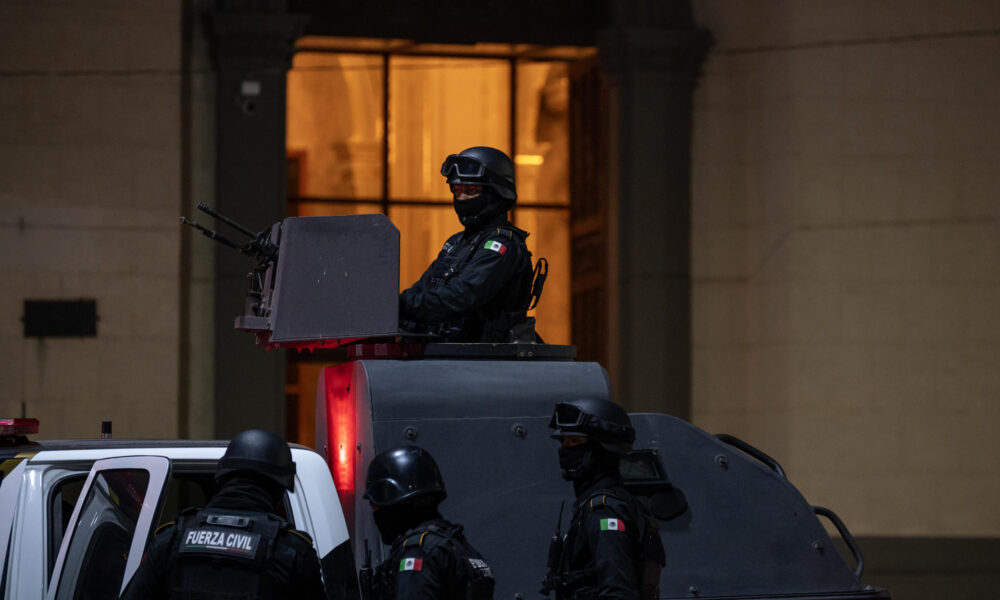 Fotografía de archivo de miembros de la policía del estado de Nuevo León (Fuerza Civil). EFE/Miguel Sierra