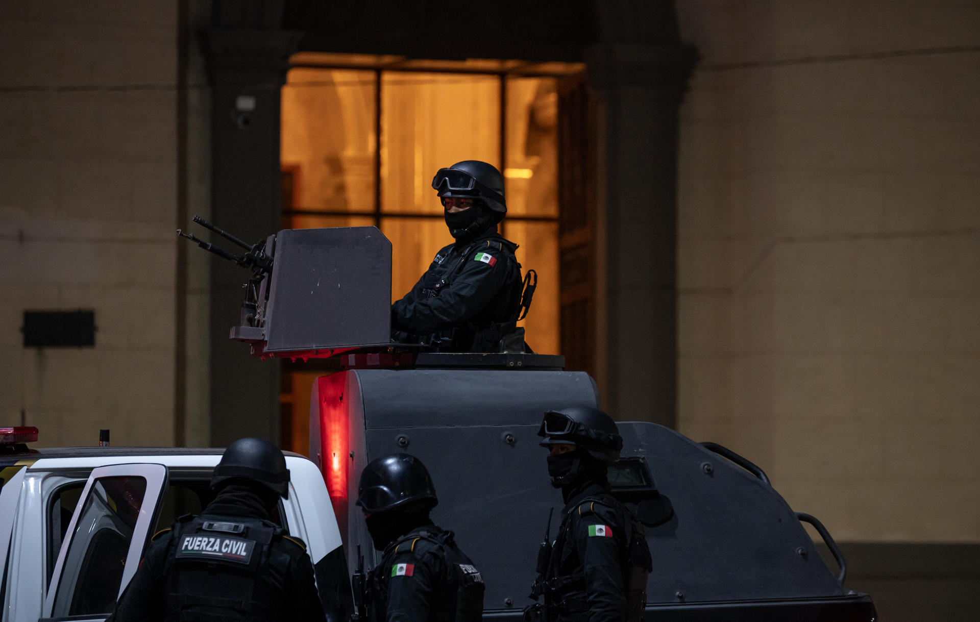 Fotografía de archivo de miembros de la policía del estado de Nuevo León (Fuerza Civil). EFE/Miguel Sierra