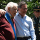 Fotografía de archivo del presidente de Colombia, Gustavo Petro (c), y el expresidente de Uruguay, José Mujica (i), luego de condecorarlo con la Cruz de Boyacá, en Montevideo (Uruguay). EFE/ Sofía Torres