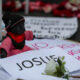 Fotografía de una muñeca durante una manifestación frente a la Fiscalía General del Estado, este martes en Quito (Ecuador). EFE/ José Jácome