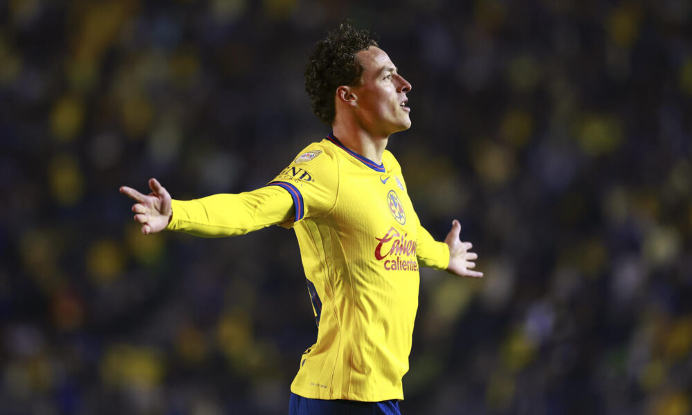 Esteban Lozano de América celebra un gol este jueves, durante un partido de la segunda jornada del torneo Clausura 2025 de la Liga MX entre América y Tijuana, en el estadio de la Ciudad de los Deportes de Ciudad de México (México). EFE/ Sáshenka Gutiérrez