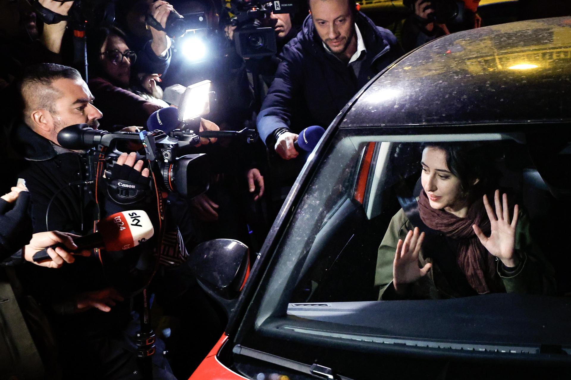 La periodista italiana Cecilia Sala en su llegada a Roma el 8 de enero de 2025.EFE/EPA/FABIO FRUSTACI