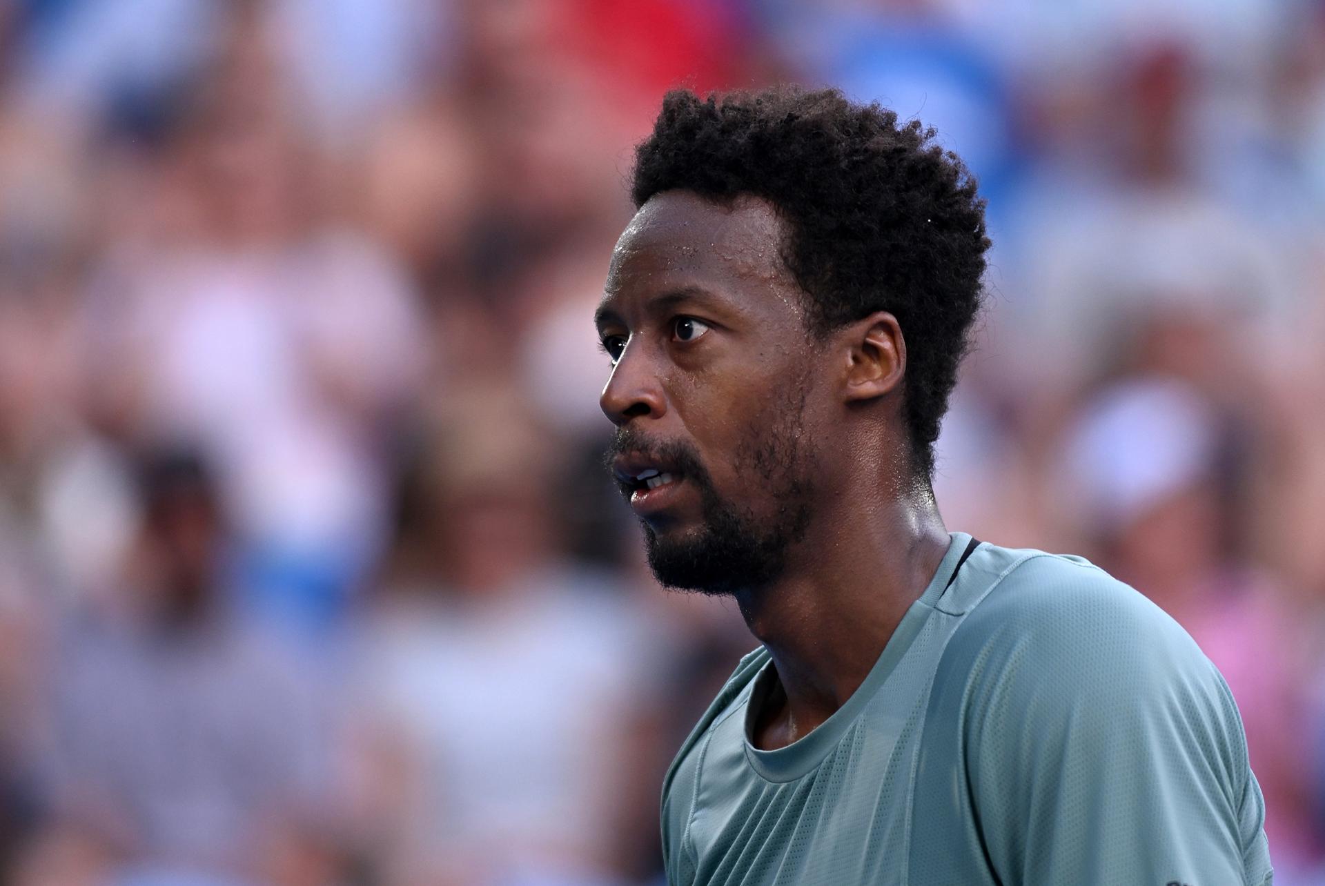 El tenista francés Gael Monfils durante su partido de cuarta ronda de individual masculino contra el estadounidense Ben Shelton en el Abierto de Australia en Melbourne. EFE/EPA/JAMES ROSS