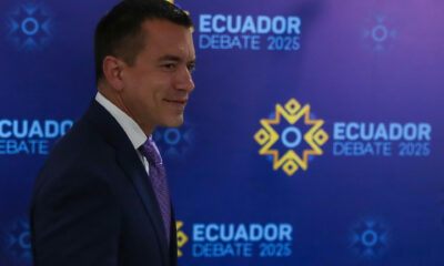 El presidente de Ecuador, Daniel Noboa, del Partido Acción Democrática Nacional (ADN), a su llegada al debate presidencial este domingo en las instalaciones del canal Ecuador TV, en Quito (Ecuador). EFE/José Jácome