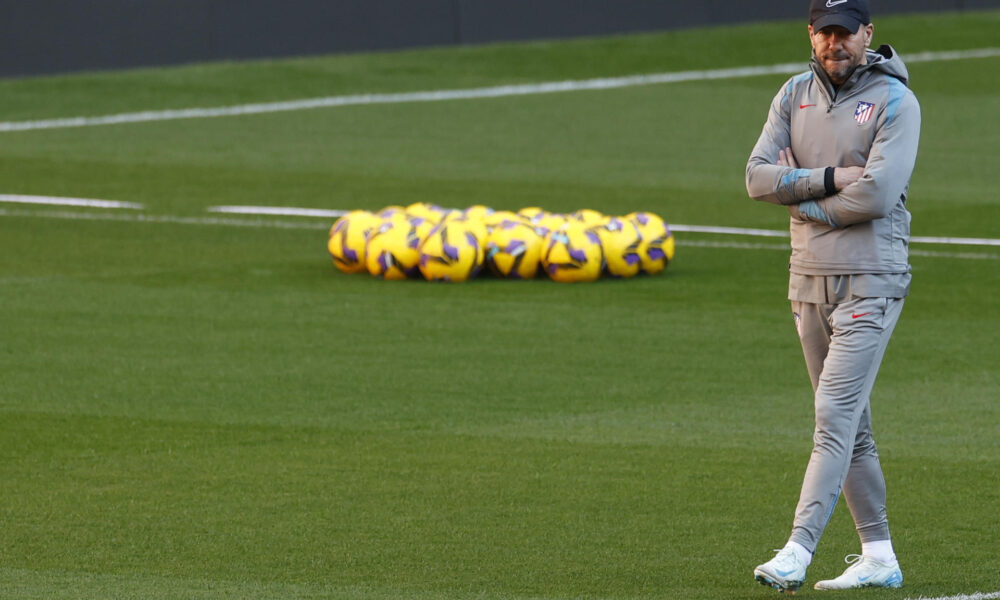 Simeone, durante el entrenamiento de este sábado. EFE/ Javier Lizón