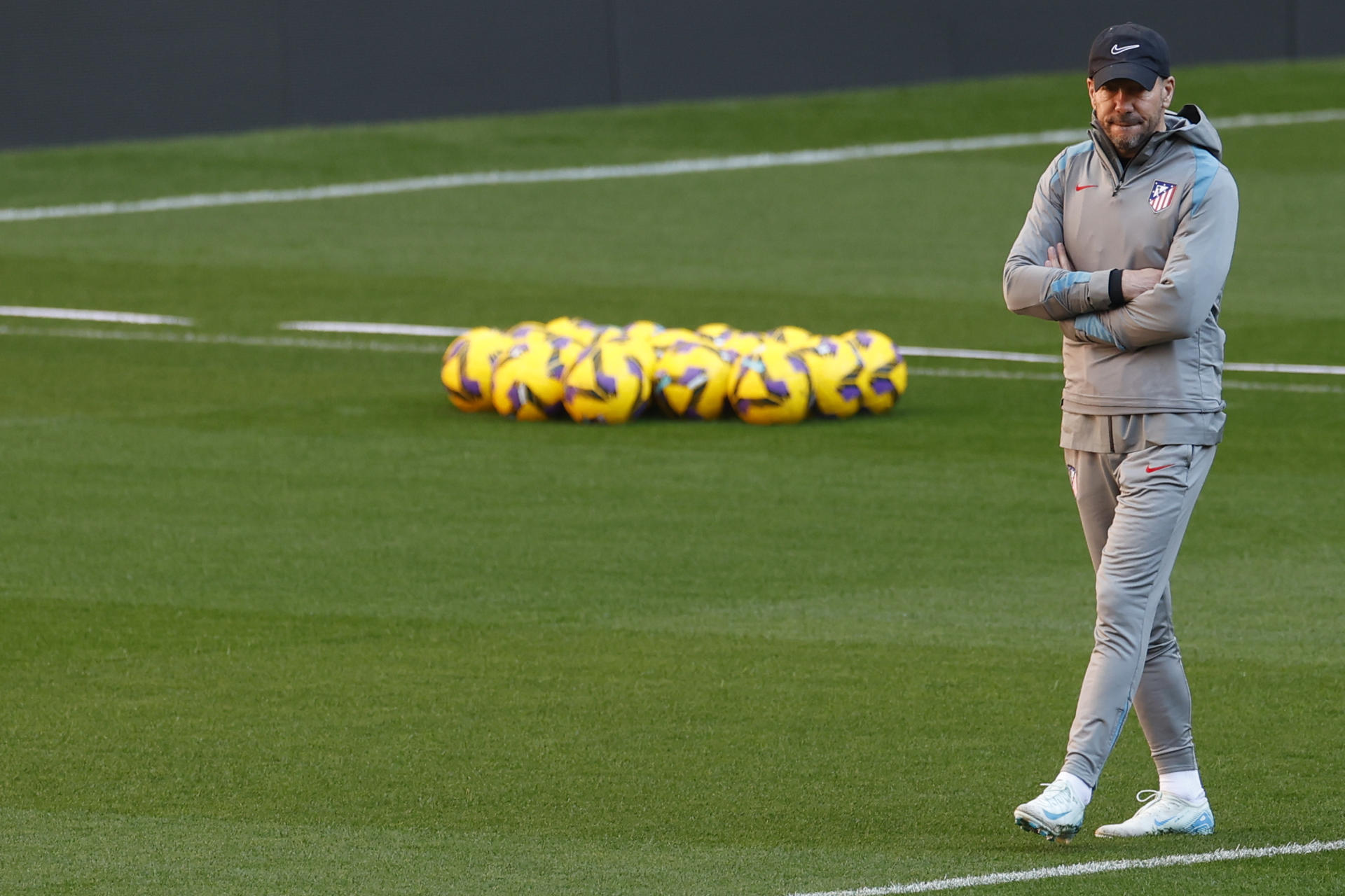 Simeone, durante el entrenamiento de este sábado. EFE/ Javier Lizón