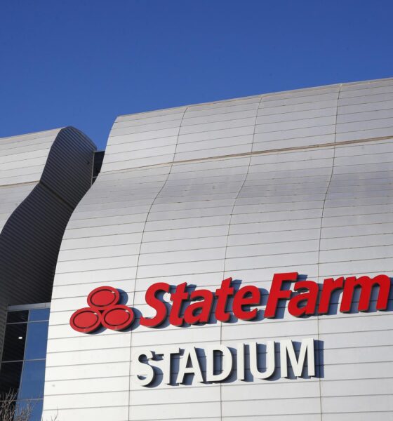 Fotografía de archivo de un sector del frontispicio del estadio State Farm, que sería la sede alternativa del partido Rams-Vikings de la NFL en caso de que los incendios forestales impidan la realización del encuentro en Los Ángeles, en Glendale (Arizona, EE.UU.). EFE/Caroline Brehman