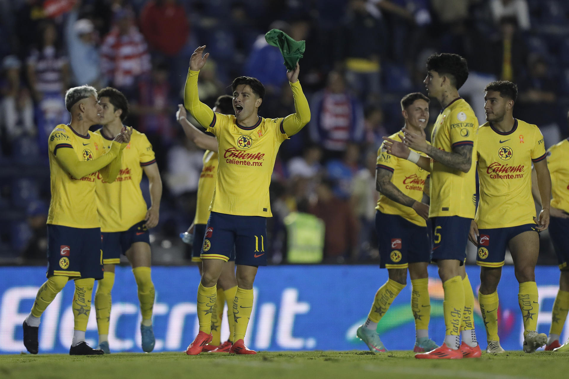 Jugadores de América celebran un gol en el estadio Ciudad de los Deportes en Ciudad de México (México). Archivo. EFE/Isaac Esquivel