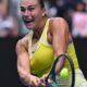 La número uno del mundo y actual campeona del Abierto de Australia, la bielorrusa Aryna Sabalenka, avanzó este miércoles a la tercera ronda del torneo que se juega en Melbourne al imponerse por 6-3 y 7-5 a la española Jessica Bouzas. EFE/EPA/JAMES ROSS