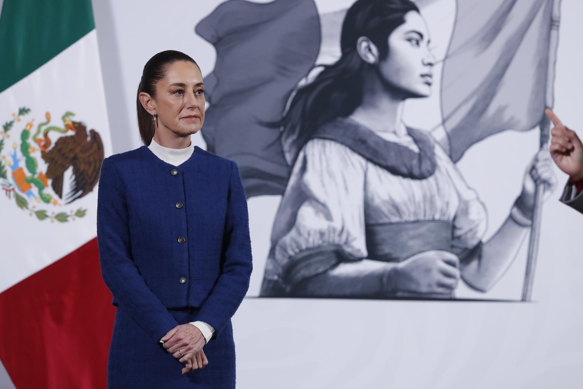 La presidenta de México, Claudia Sheinbaum, asiste a su rueda de prensa diaria este miércoles, en el Palacio Nacional en la Ciudad de México (México). EFE/ Mario Guzmán