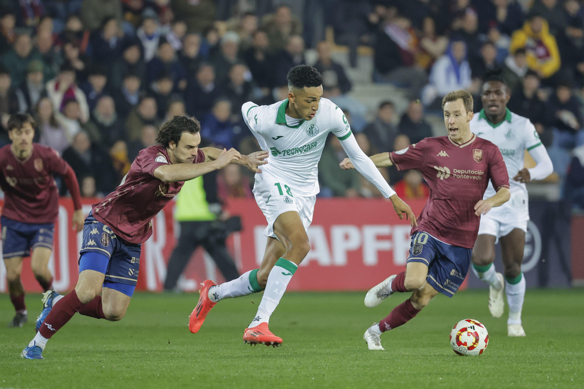 Álvaro Rodríguez, en el partido contra el Pontevedra. EFE/ Lavandeira Jr