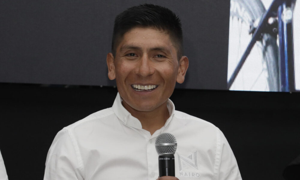 El ciclista colombiano Nairo Quintana habla este jueves en Bogotá sobre sus aspiraciones y las del equipo Movistar en la temporada internacional y, especialmente, en las tres trandes carreras: el Giro de Italia, el Tour de Francia y la Vuelta a España. EFE/ Carlos Ortega