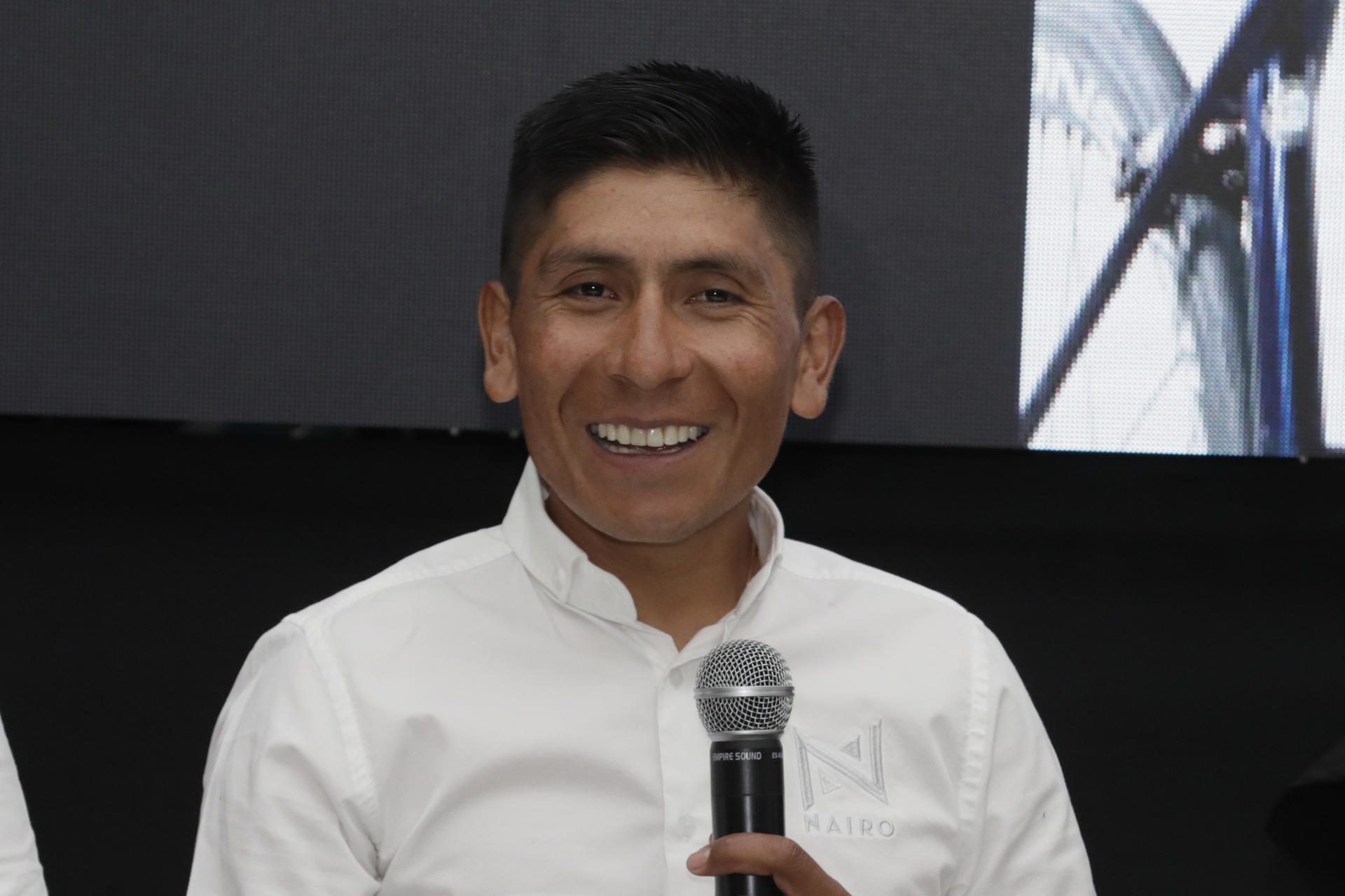 El ciclista colombiano Nairo Quintana habla este jueves en Bogotá sobre sus aspiraciones y las del equipo Movistar en la temporada internacional y, especialmente, en las tres trandes carreras: el Giro de Italia, el Tour de Francia y la Vuelta a España. EFE/ Carlos Ortega