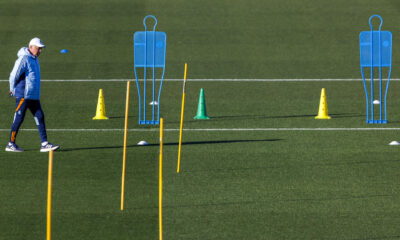 El entrenador del Real Madrid Carlo Ancelotti durante el entrenamiento previo al partido de octavos de final de la Copa del Rey frente al Celta de Vigo, en la Ciudad Deportiva de Valdebebas. EFE/Sergio Pérez