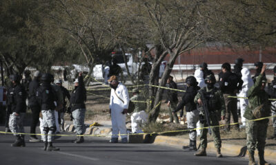 Militares, elementos de la Guardia Nacional (GN), así como de las Fiscalías Estatales y Federales continúan con la investigación en la zona de la entrada al túnel clandestino encontrado en la frontera de Ciudad Juárez este viernes, en Chihuahua (México). EFE/ Luis Torres