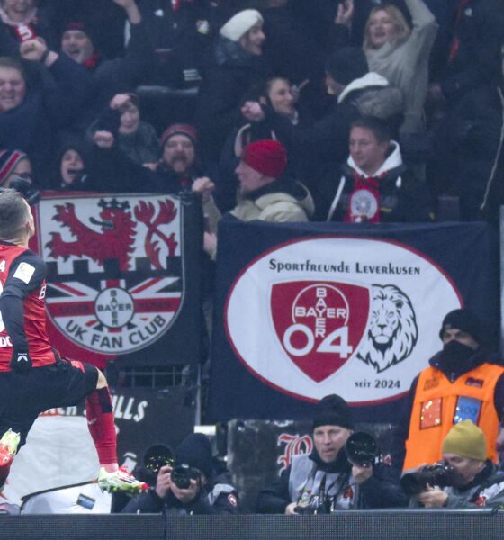 Grimaldo celebra el 1-0. EFE/EPA/CHRISTOPHER NEUNDORF.