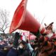 Los partidarios del presidente surcoreano destituido Yoon Suk Yeol se manifiestan frente al Centro de Detención de Seúl, donde está siendo retenido en la ciudad de Uiwang, Gyeonggi-do, Corea del Sur, 16 de enero de 2025. 
EFE/EPA/YONHAP SUDCOREA FUERA