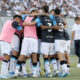 Jugadores de Racing Club, campeón de la Copa Sudamericana de fútbol, celebran este sábado en el estadio Monumental de Santiago la goleada por 0-3 infligida a Colo Colo, campeón del fútbol chileno, en un partido amistoso de preparación para la temporada 2025. EFE/ Javier Torres