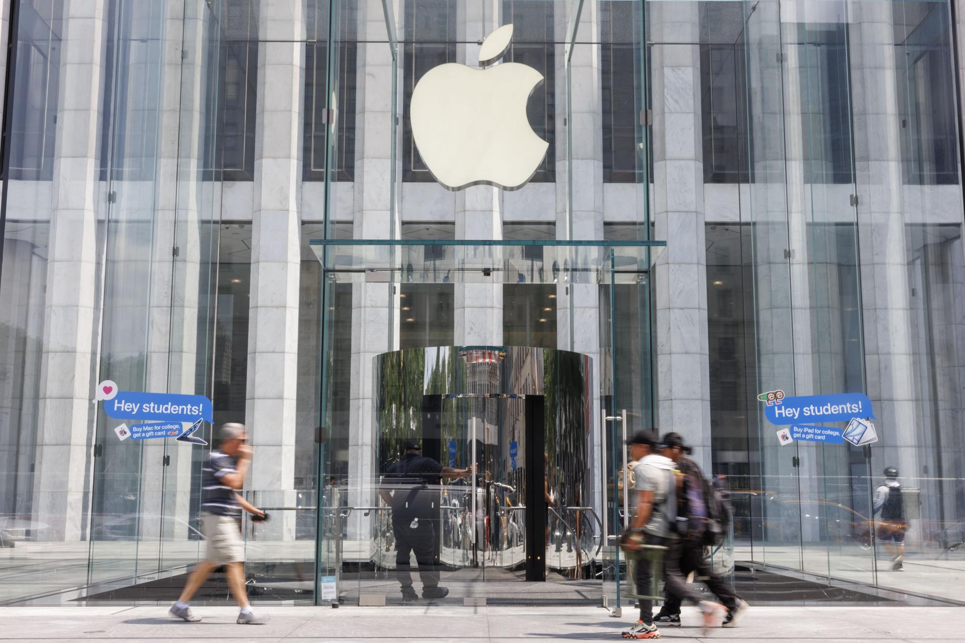 Fotografía de archivo de una tienda de Apple en Nueva York(EE.UU.). EFE/EPA/SARAH YENESEL